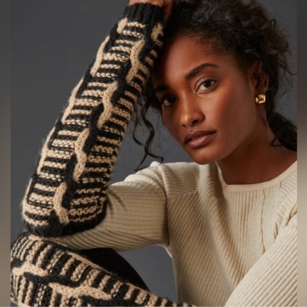 8018. Free People Mariella Cable Knit Arm Warmers - Picture 5 of 5